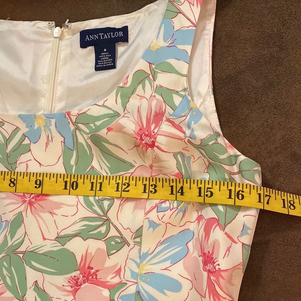 Beautiful Ann Taylor silk dress. Size 4. - Picture 5 of 7